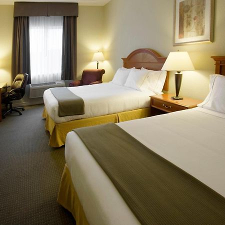 Holiday Inn Express Hotel & Suites 1000 Islands - Gananoque By Ihg Exteriör bild