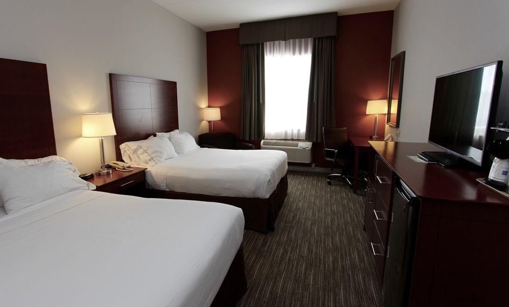 Holiday Inn Express Hotel & Suites 1000 Islands - Gananoque By Ihg Exteriör bild