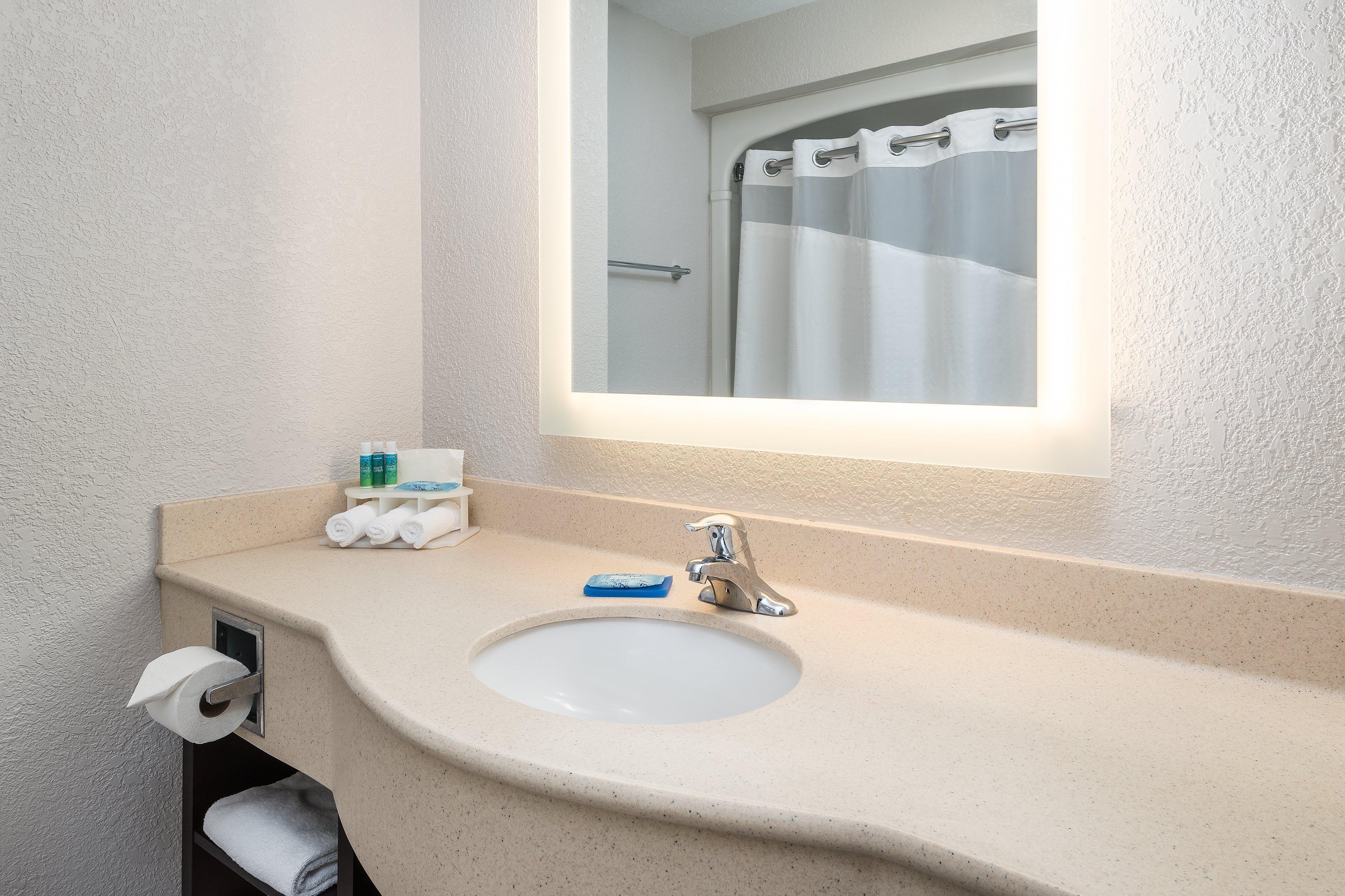Holiday Inn Express Hotel & Suites 1000 Islands - Gananoque By Ihg Exteriör bild
