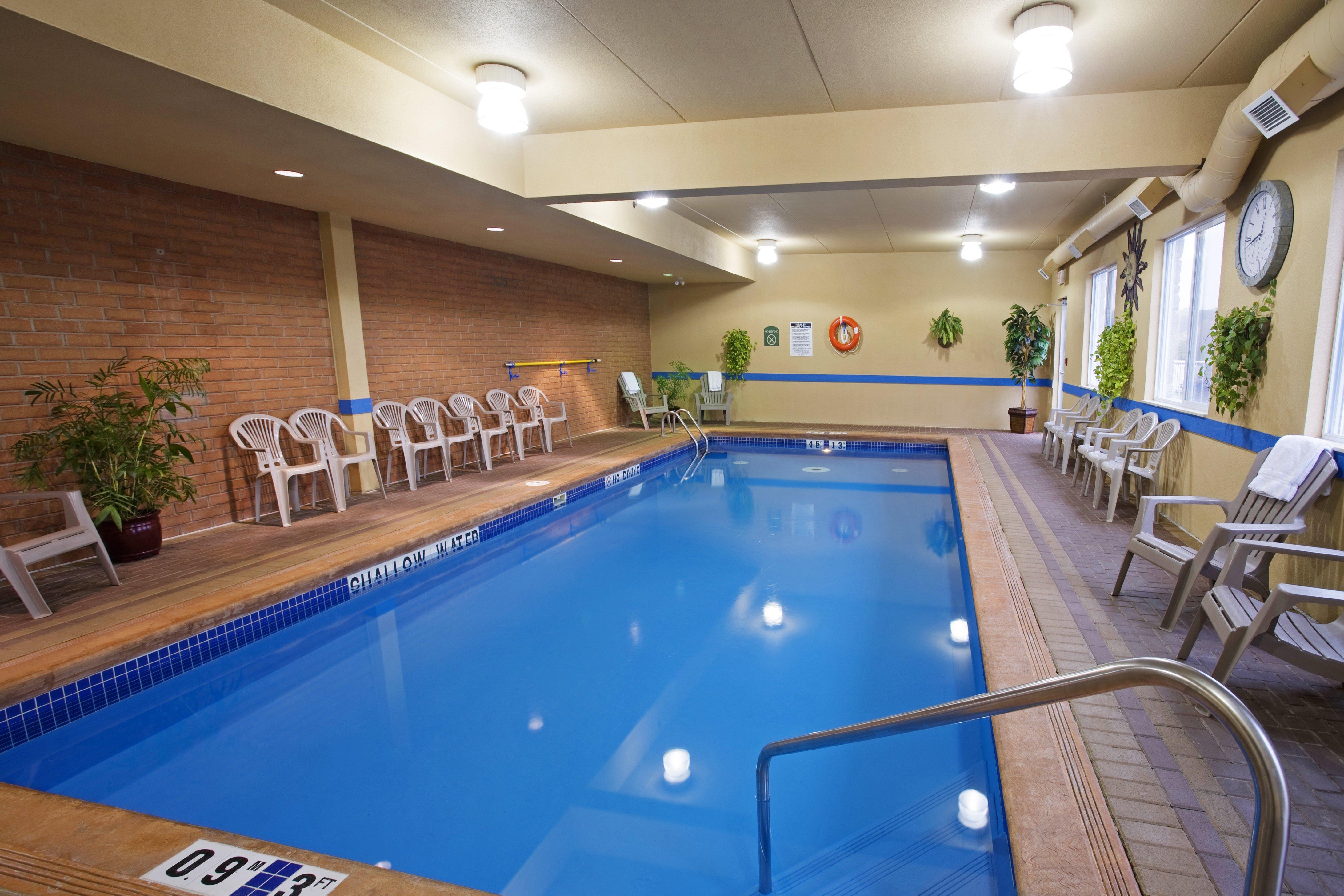 Holiday Inn Express Hotel & Suites 1000 Islands - Gananoque By Ihg Exteriör bild