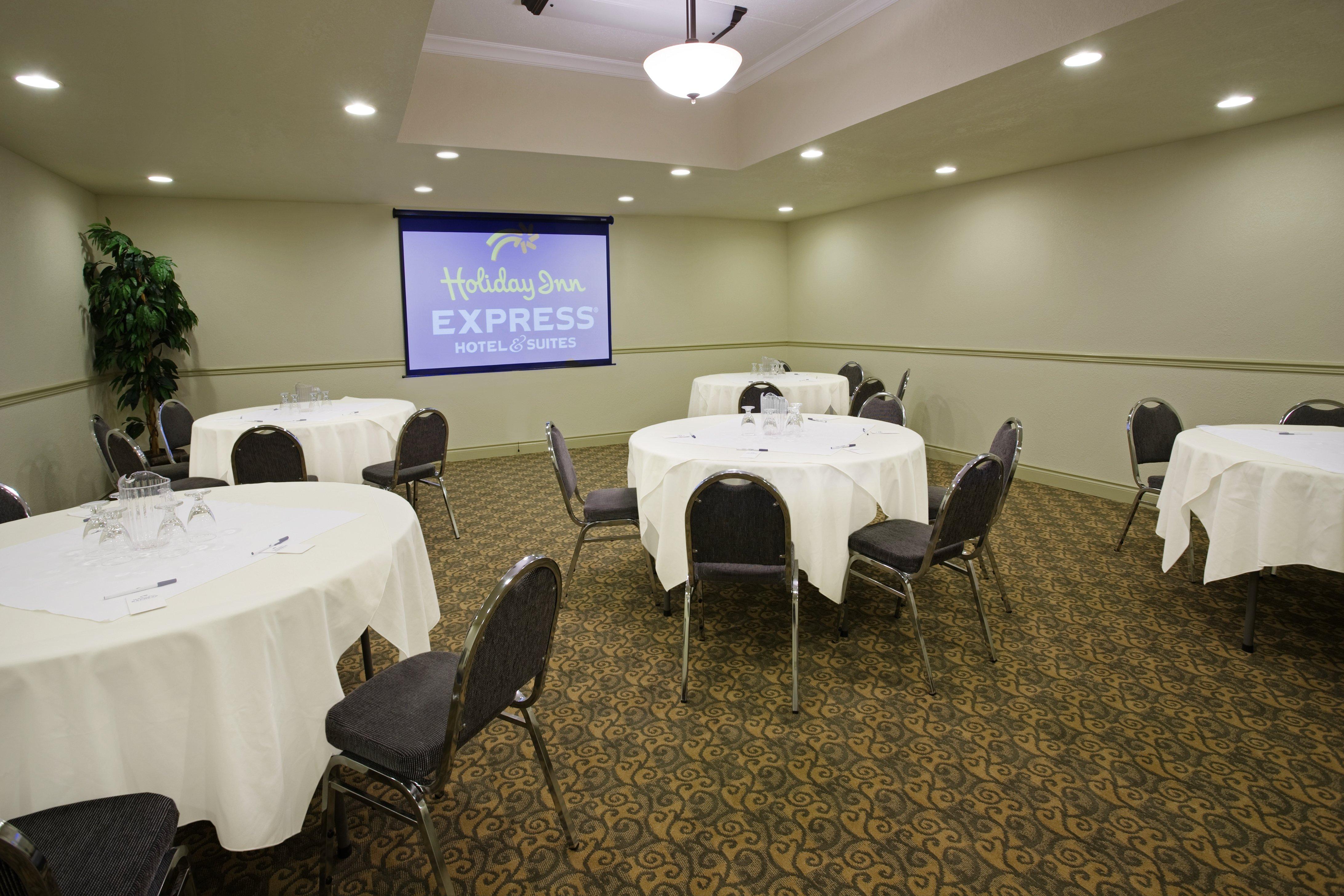 Holiday Inn Express Hotel & Suites 1000 Islands - Gananoque By Ihg Exteriör bild