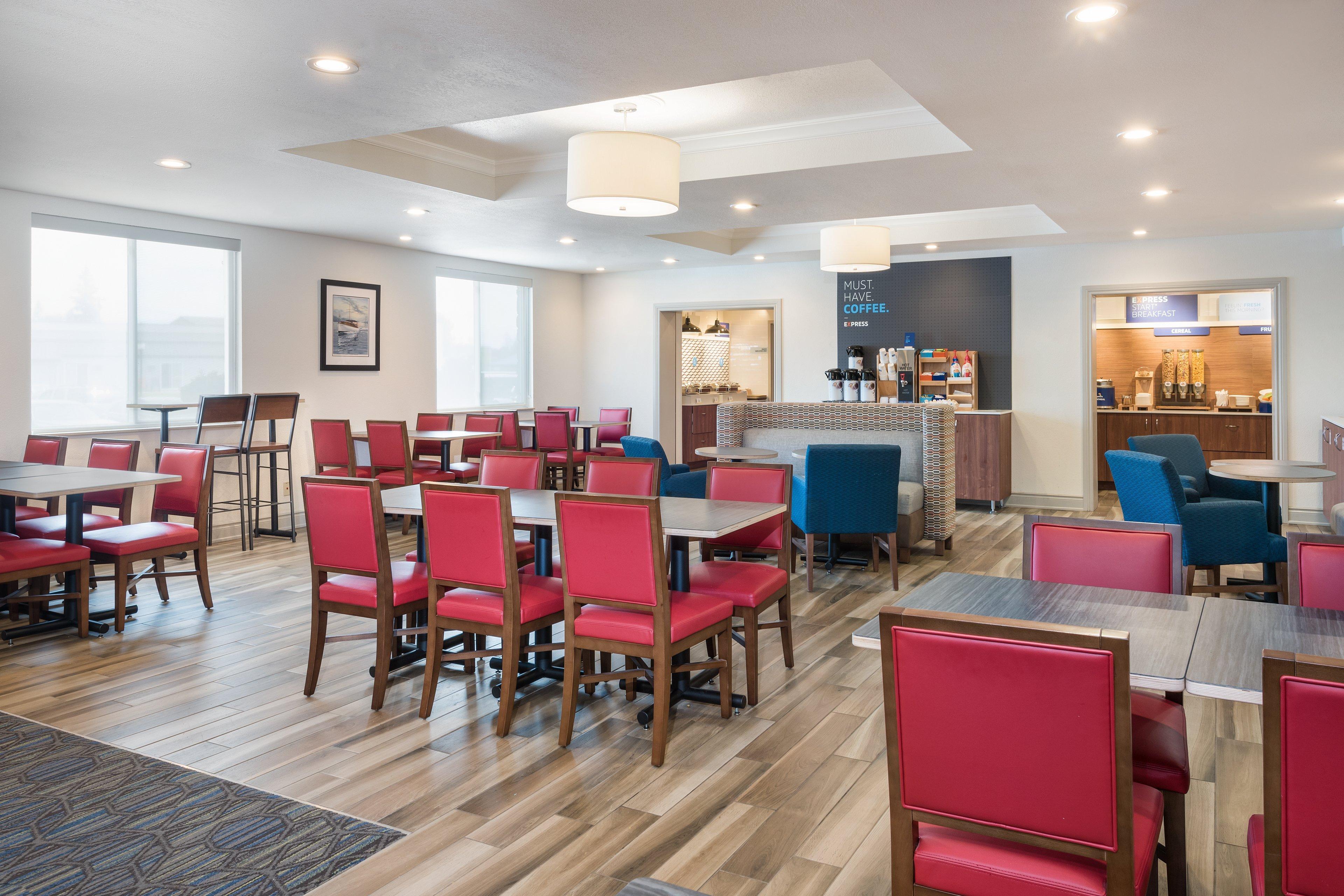 Holiday Inn Express Hotel & Suites 1000 Islands - Gananoque By Ihg Exteriör bild