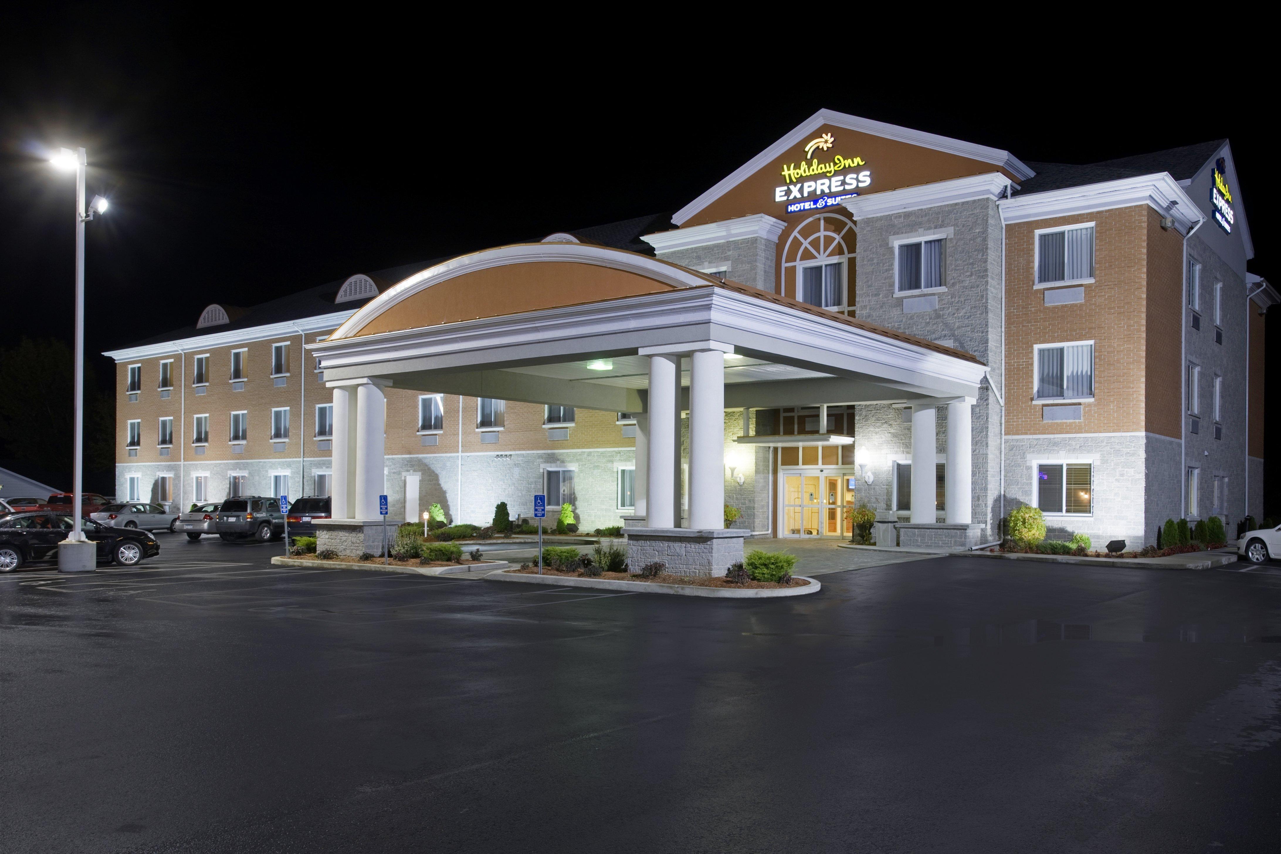 Holiday Inn Express Hotel & Suites 1000 Islands - Gananoque By Ihg Exteriör bild