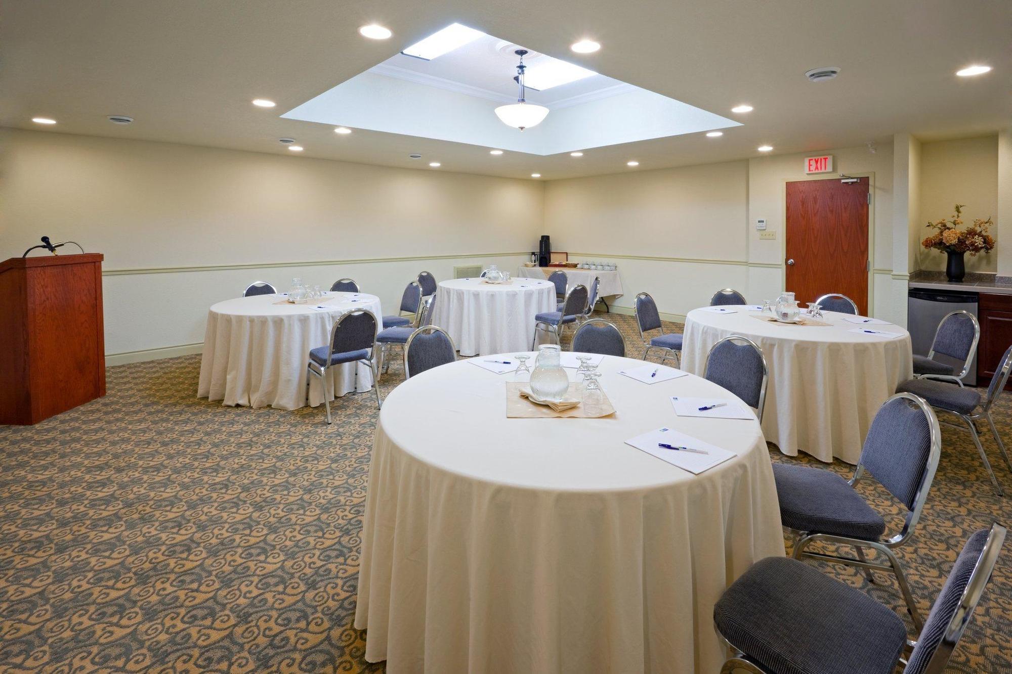 Holiday Inn Express Hotel & Suites 1000 Islands - Gananoque By Ihg Exteriör bild