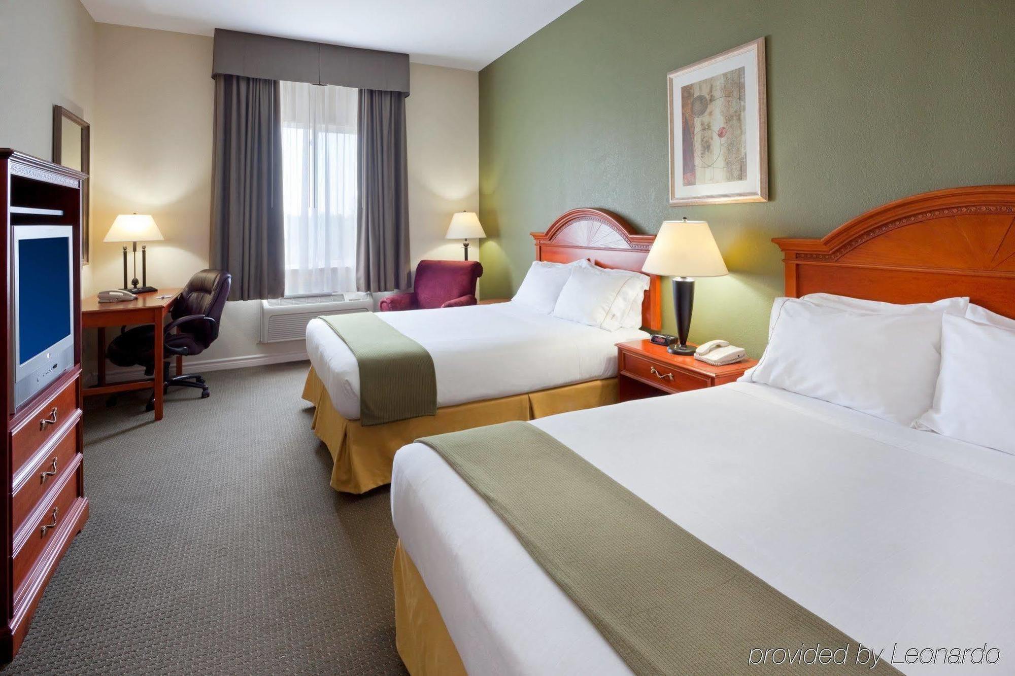 Holiday Inn Express Hotel & Suites 1000 Islands - Gananoque By Ihg Exteriör bild