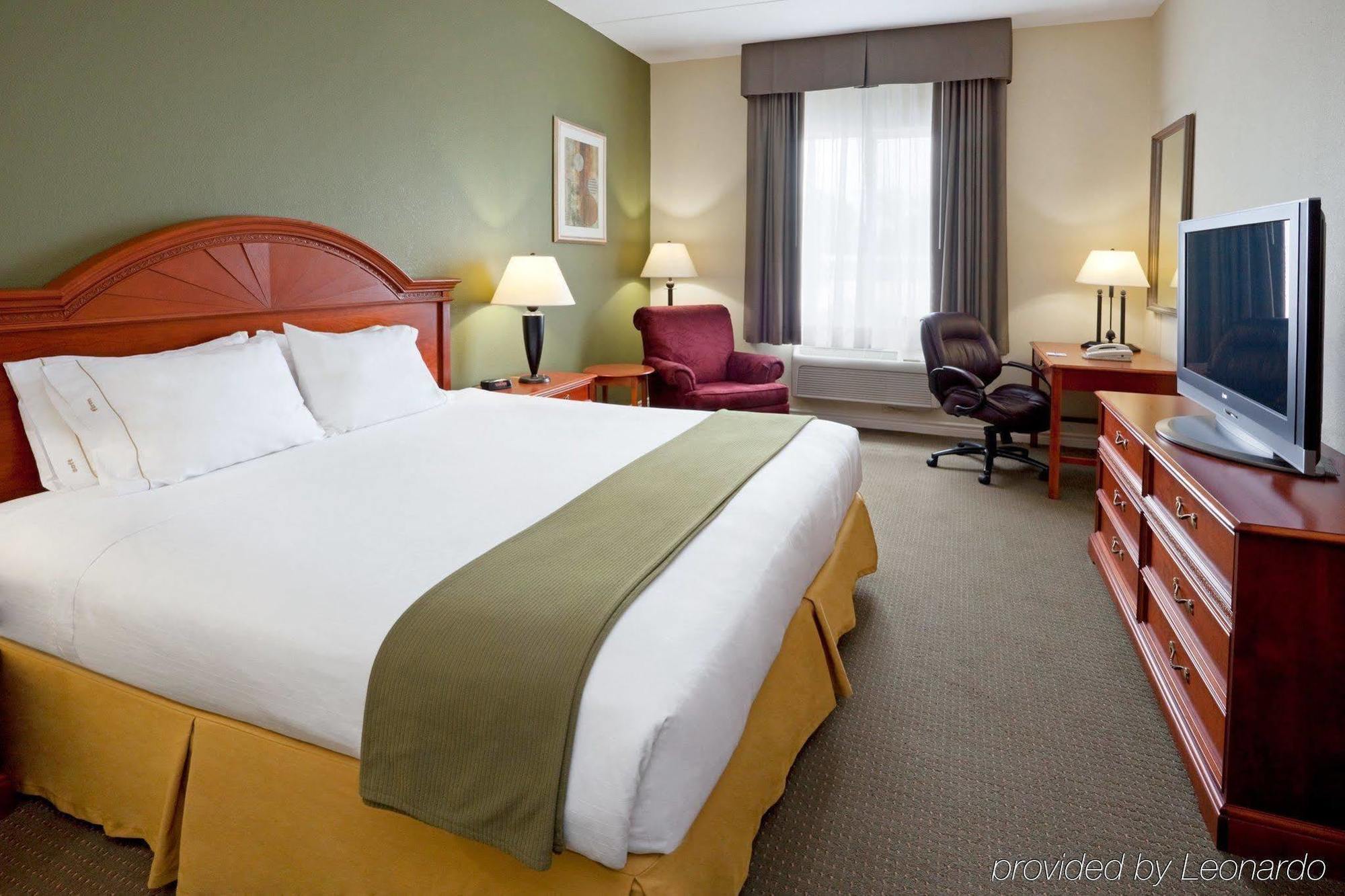 Holiday Inn Express Hotel & Suites 1000 Islands - Gananoque By Ihg Exteriör bild