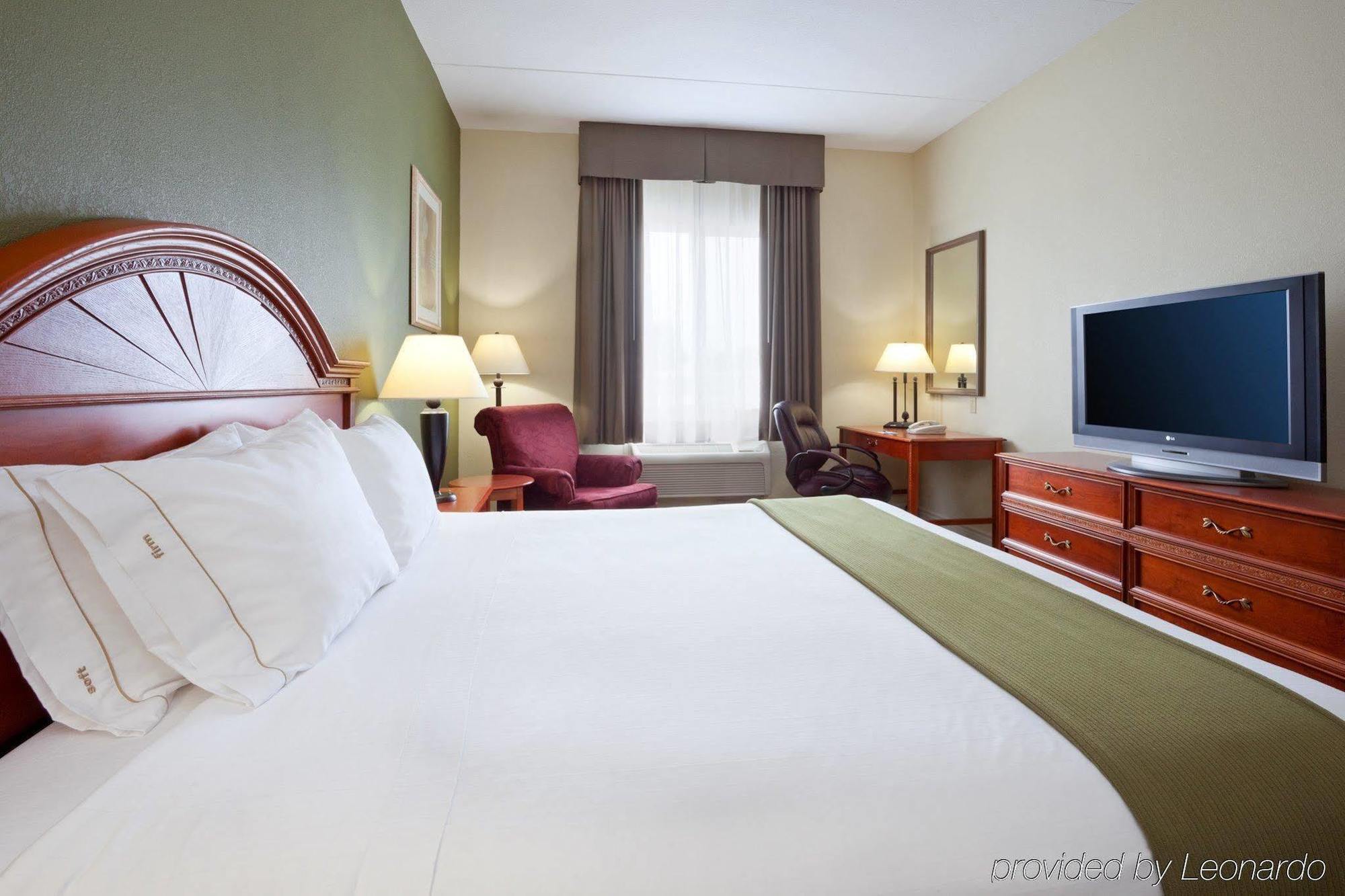 Holiday Inn Express Hotel & Suites 1000 Islands - Gananoque By Ihg Exteriör bild