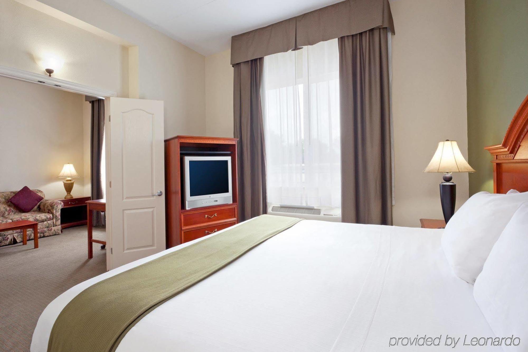 Holiday Inn Express Hotel & Suites 1000 Islands - Gananoque By Ihg Exteriör bild
